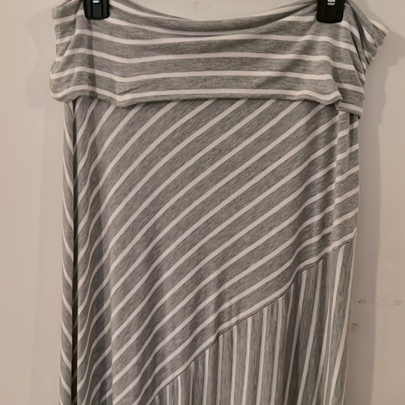 🌞 Gray and white striped maxi skirt with asymmetric pattern (long) comfy & soft - Picture 2 of 5